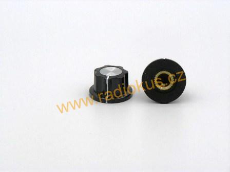 Knoflík plastový 6mm černý nasazovací se zajištěním šroubkem , průměr 27mm