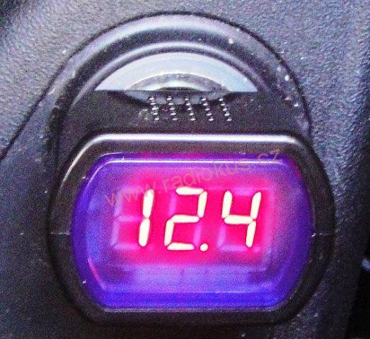 Voltmetr do auta, rozsah 8-30V, montáž do autozdířky
