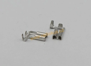 Faston 4,8mm zásuvka neizolovaná , úhlová , pocínovaná